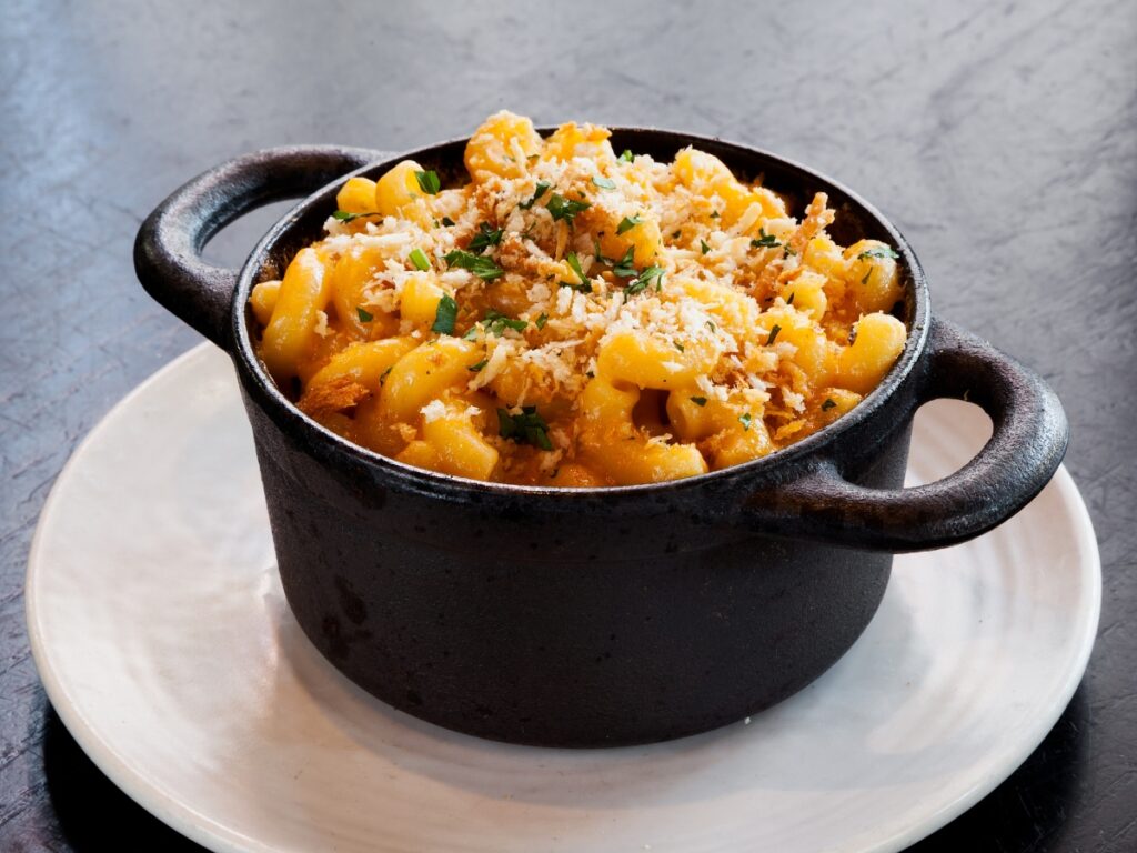dutch oven mac and cheese