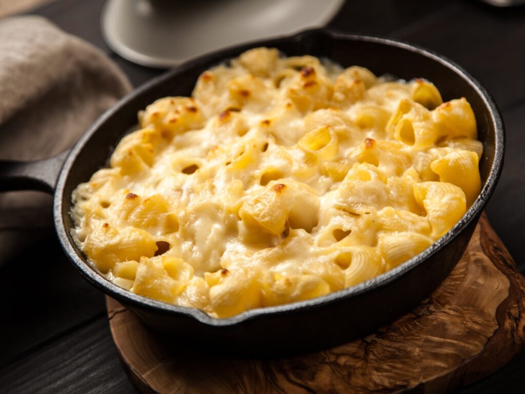 dutch oven mac and cheese